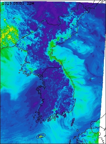 2025-05-03 22 : 00