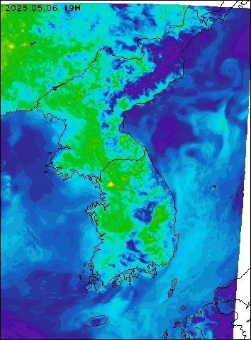 2025-05-06 19 : 00
