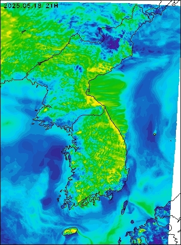 2025-05-18 21 : 00