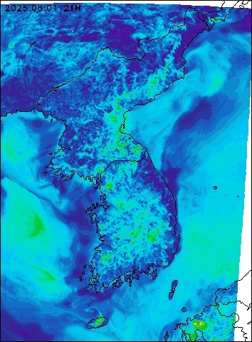 2025-08-01 21 : 00