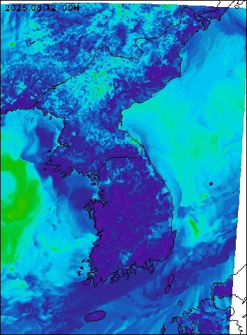 2025-08-12 00 : 00