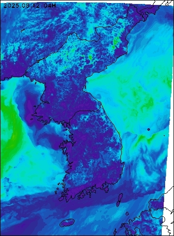 2025-08-12 04 : 00