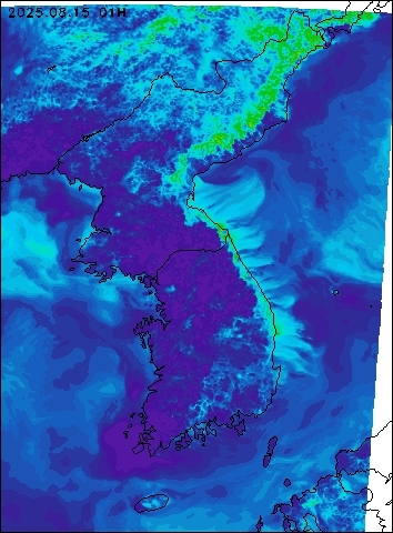 2025-08-15 01 : 00