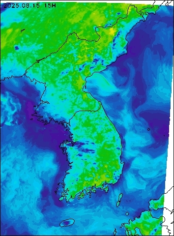 2025-08-15 15 : 00