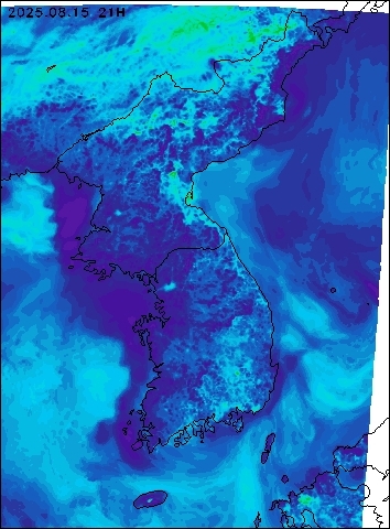 2025-08-15 21 : 00
