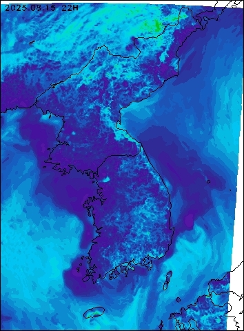 2025-08-15 22 : 00