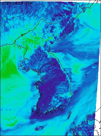 2025-08-26 21 : 00