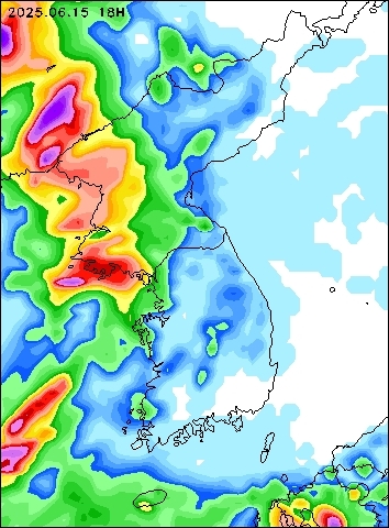 2025-06-15 18 : 00