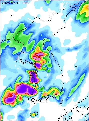 2025-07-17 09 : 00