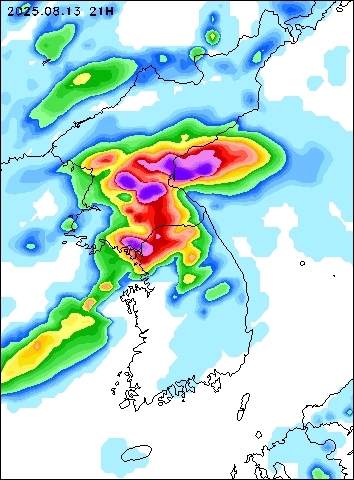 2025-08-13 21 : 00