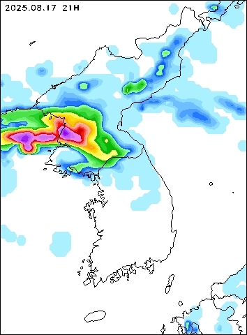 2025-08-17 21 : 00