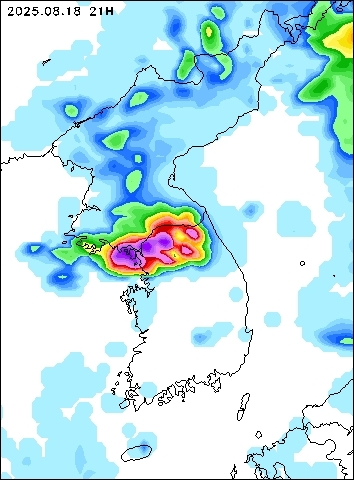 2025-08-18 21 : 00