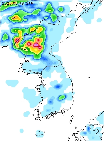 2025-08-19 21 : 00