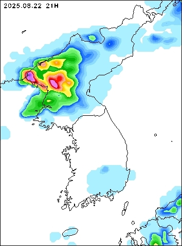 2025-08-22 21 : 00