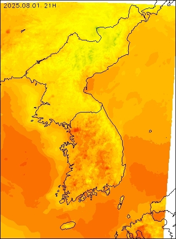 2025-08-01 21 : 00