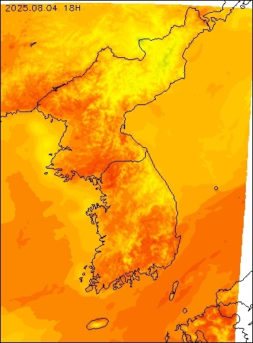 2025-08-04 18 : 00