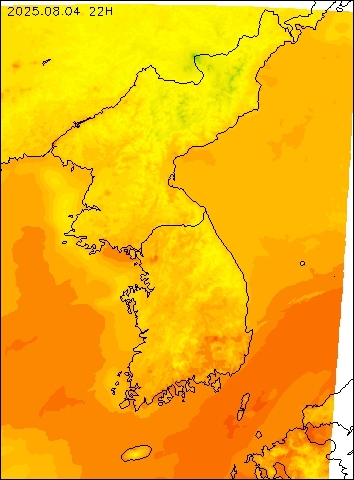 2025-08-04 22 : 00