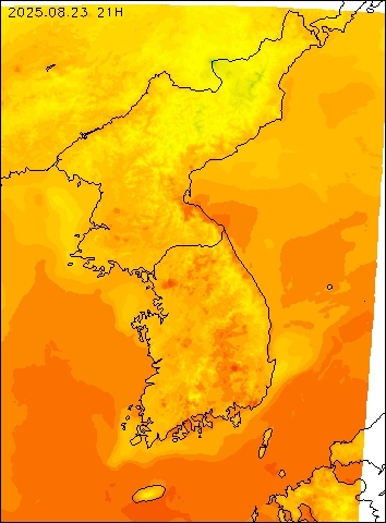 2025-08-23 21 : 00