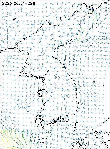 2025-06-01 22 : 00
