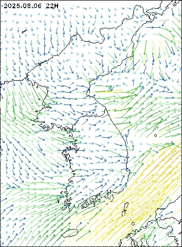 2025-08-06 22 : 00