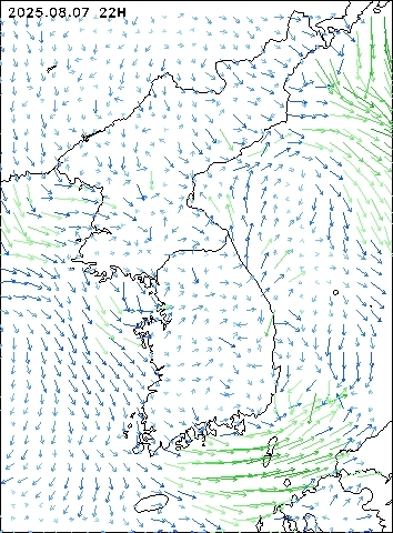2025-08-07 22 : 00