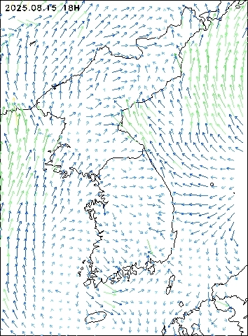 2025-08-15 18 : 00
