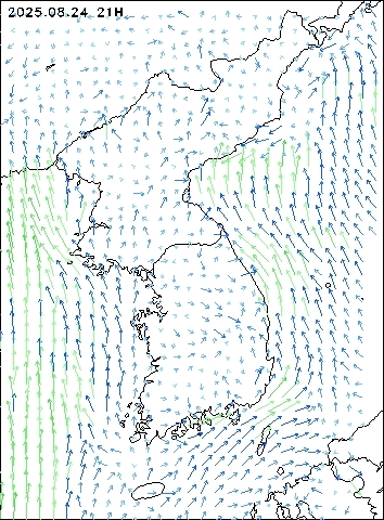 2025-08-24 21 : 00