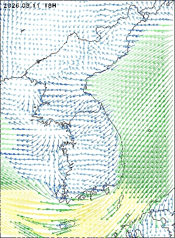 2026-08-11 18 : 00